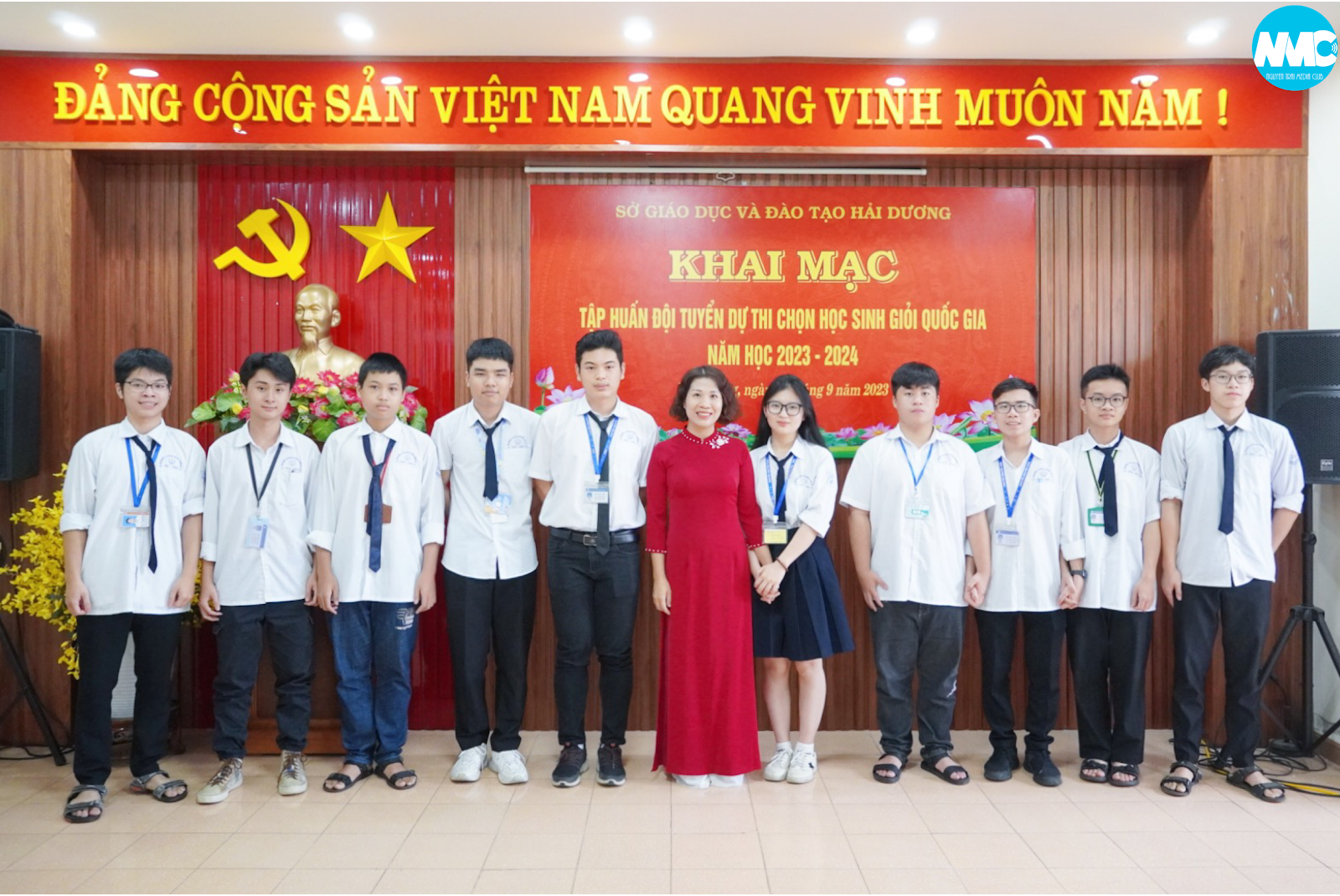 Nhấn để phóng to